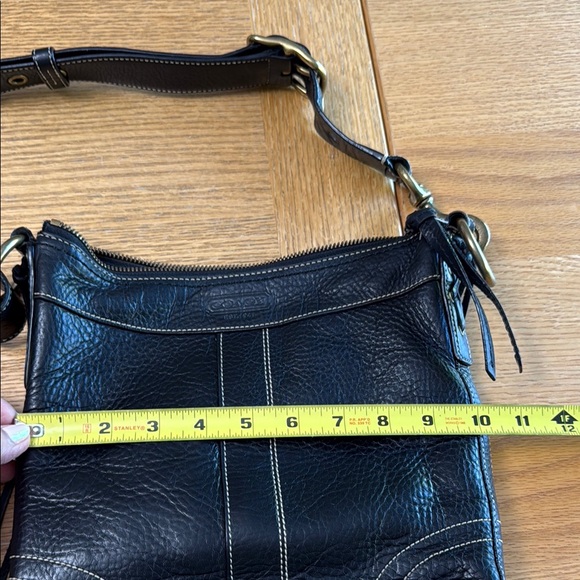 Coach Black Leather Shoulder Bag with Adjustable Strap - Picture 5 of 7